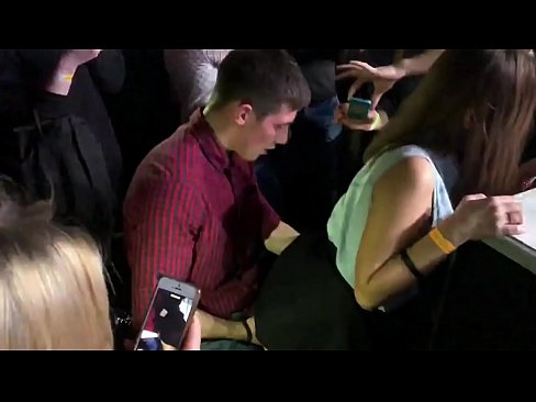 ❤️ Tinuod nga sekso sa usa ka nightclub sa Russia. Ang 18-anyos nga Ruso nga babaye sa anus ug puwerta nakighilawas sa usa ka nightclub ❤️❌ Sex video sa pornograpiya ceb.sayhentai.ru ❌❤